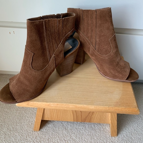 Dolce Vita Women's Pasha Ankle Bootie Shoe - Picture 4 of 8